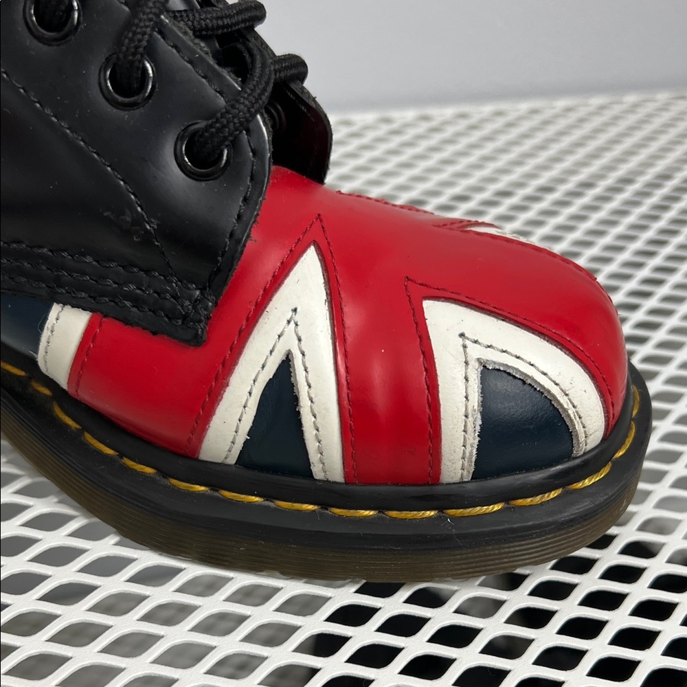 Dr. Martens Union Jack 10950 Boots • Men’s 7 / Women’s 8 • Rare - Picture 8 of 16